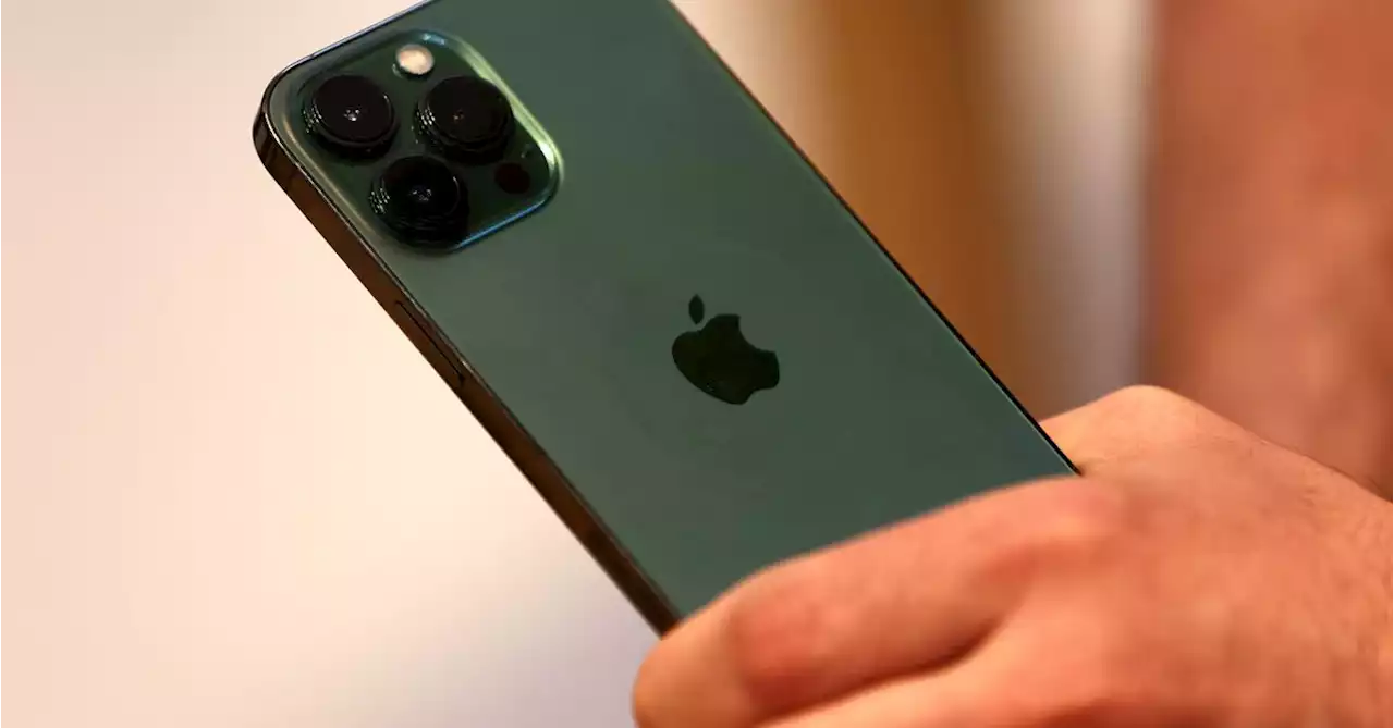 Apple to keep iPhone production flat in 2022 - Bloomberg News