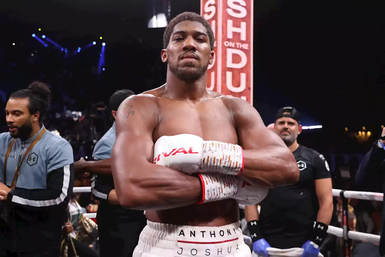 Anthony Joshua storms into student flat to leave group of hecklers stunned