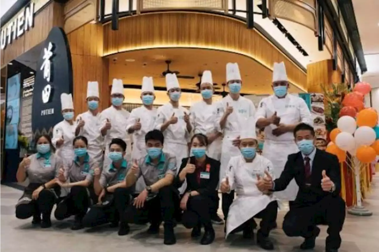 Putien gives every employee $1,000 ang bao plus 20% pay increment on average