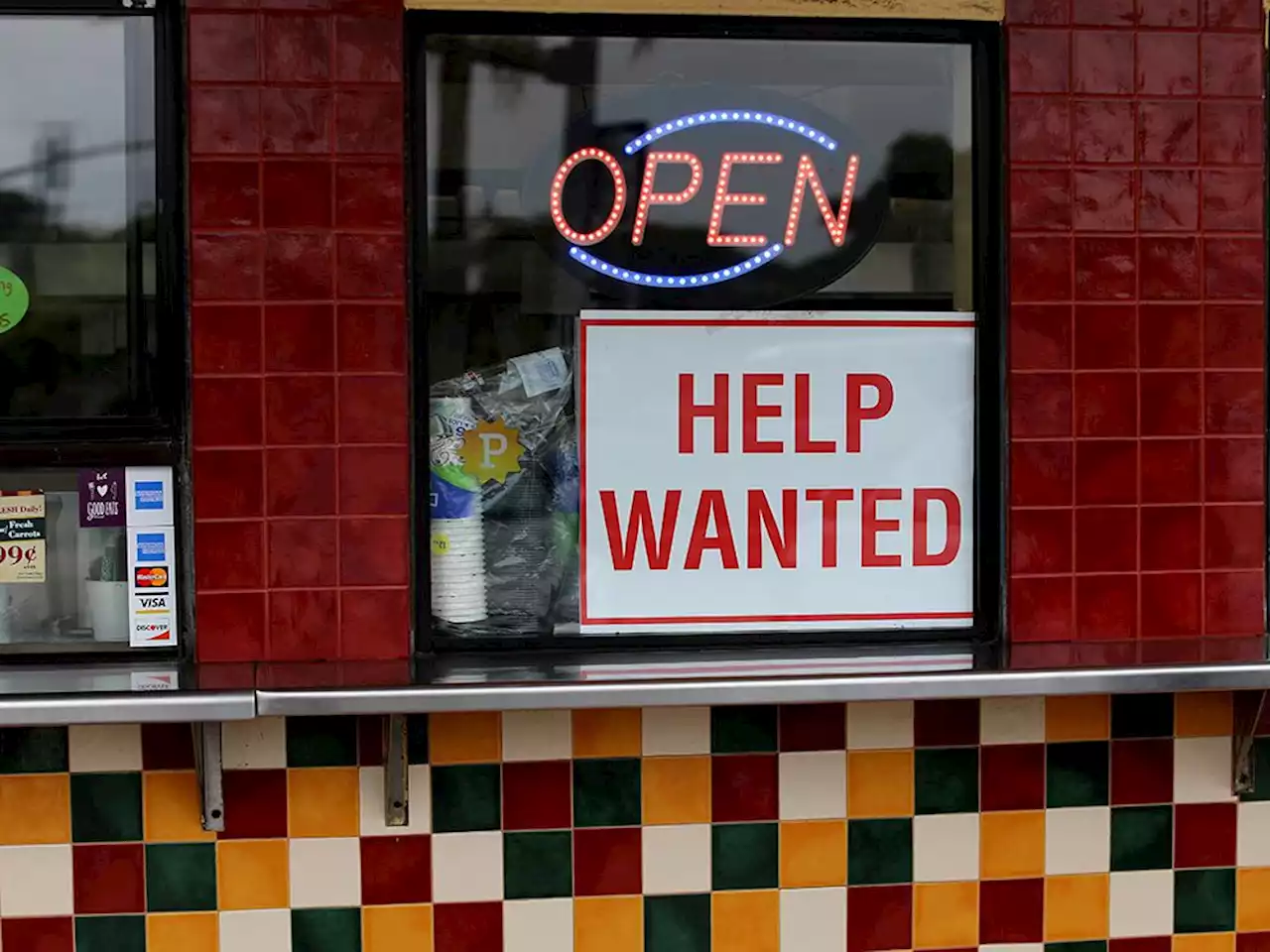 Canadian job vacancies jump to record high ahead of patio season: What you need to know