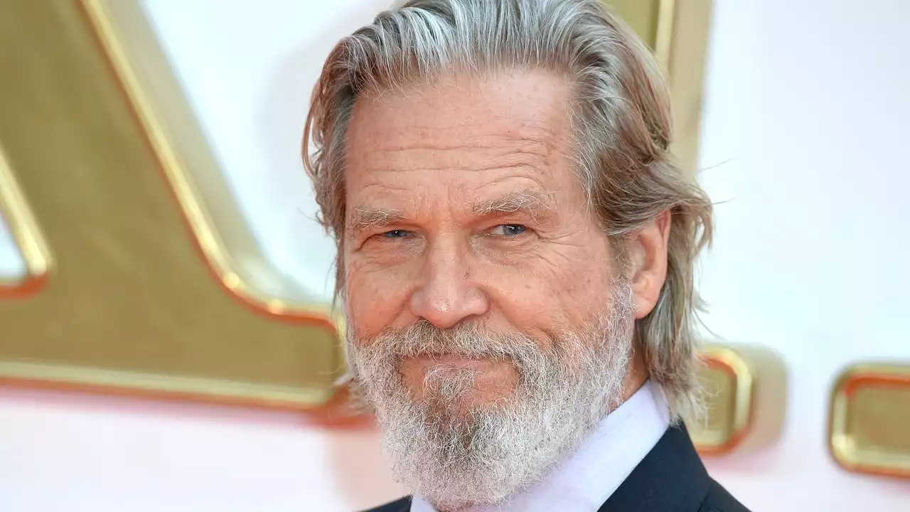 Jeff Bridges Was “Pretty Close to Dying” After Contracting COVID-19 While Undergoing Chemotherapy