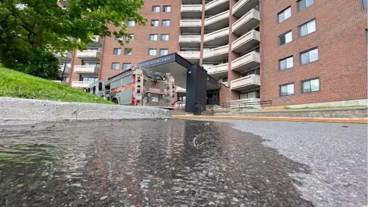 For Ottawa's vulnerable, continued storm-related outages mean banding together | CBC News