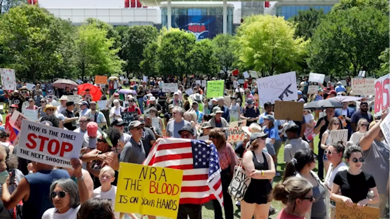 NRA meets in Texas amid protests after school massacre