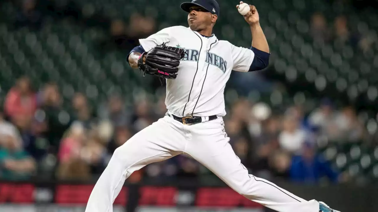 Mariners add LHP Roenis Elías from Triple-A Tacoma