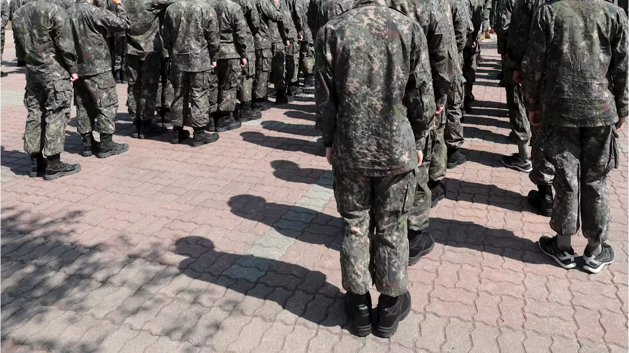 '일부 훈련병, 생활관서 흡연에 욕설도'…육군훈련소 조교 분노