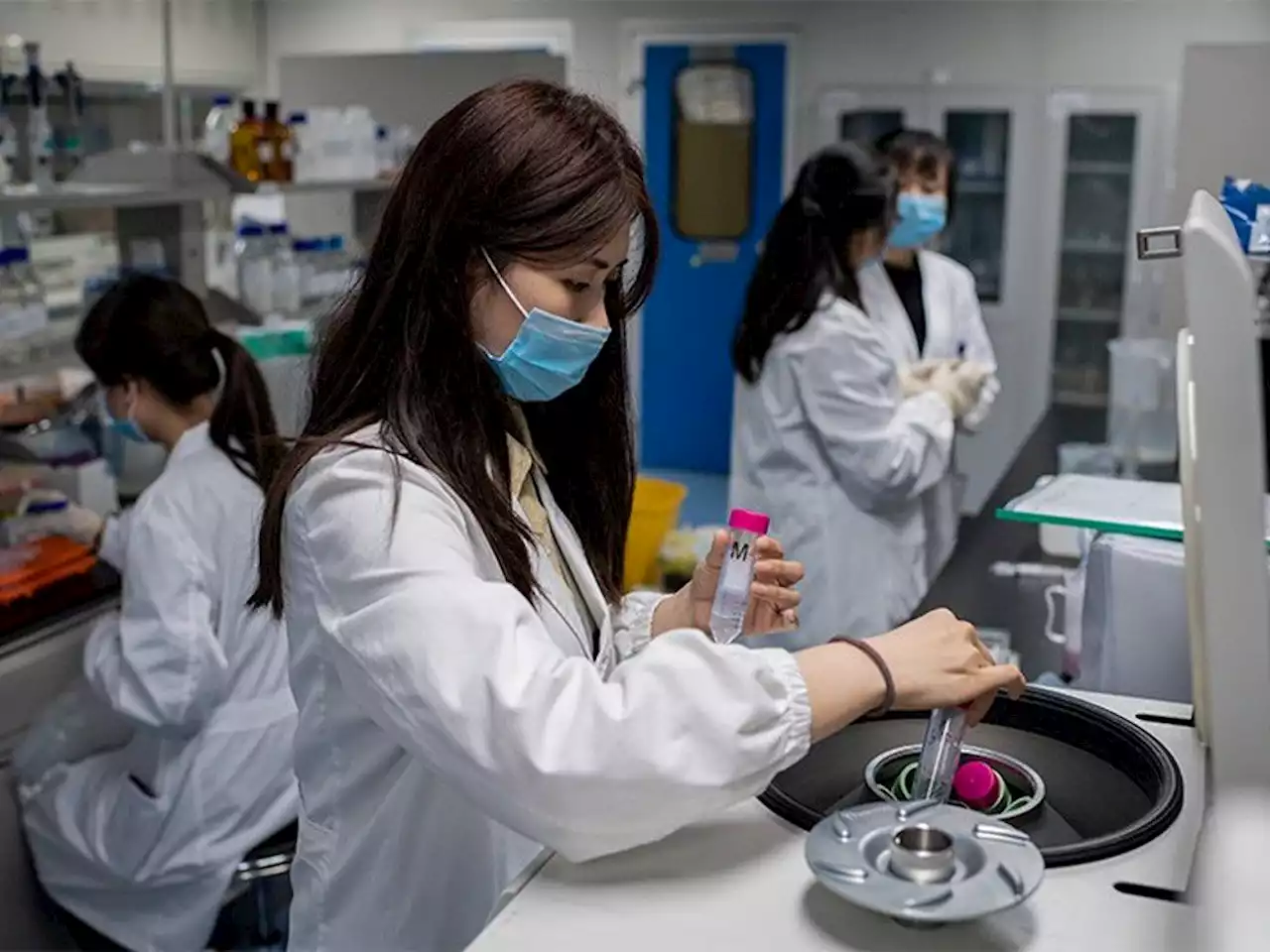 Beijing lab staff detained by police for failure to detect COVID-19