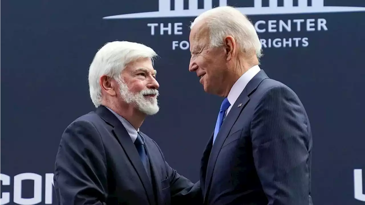 Fernández recibió a Chris Dodd, enviado de Biden para la Cumbre, pero no confirmó su viaje