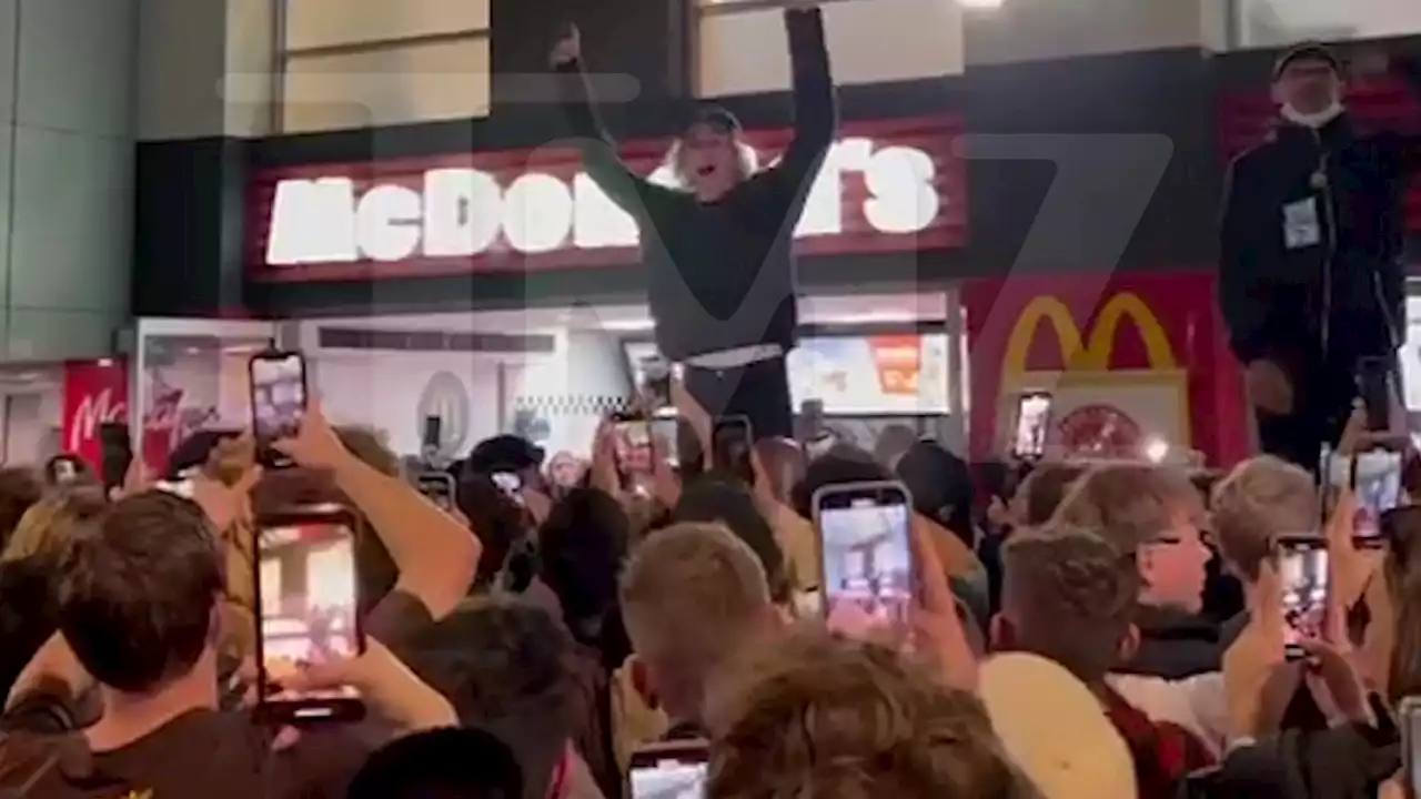 The Kid LAROI Performs Outside a McDonald's Before Sydney Shows