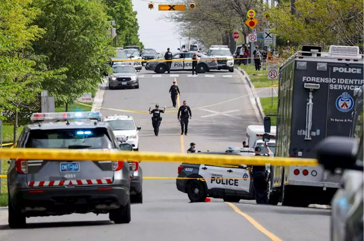 Toronto police kill man carrying gun near schools