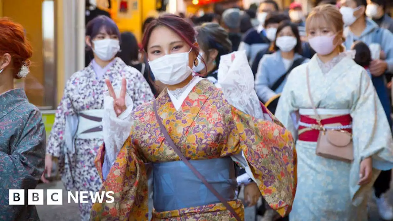 Japan opens up to foreign tourists after two years