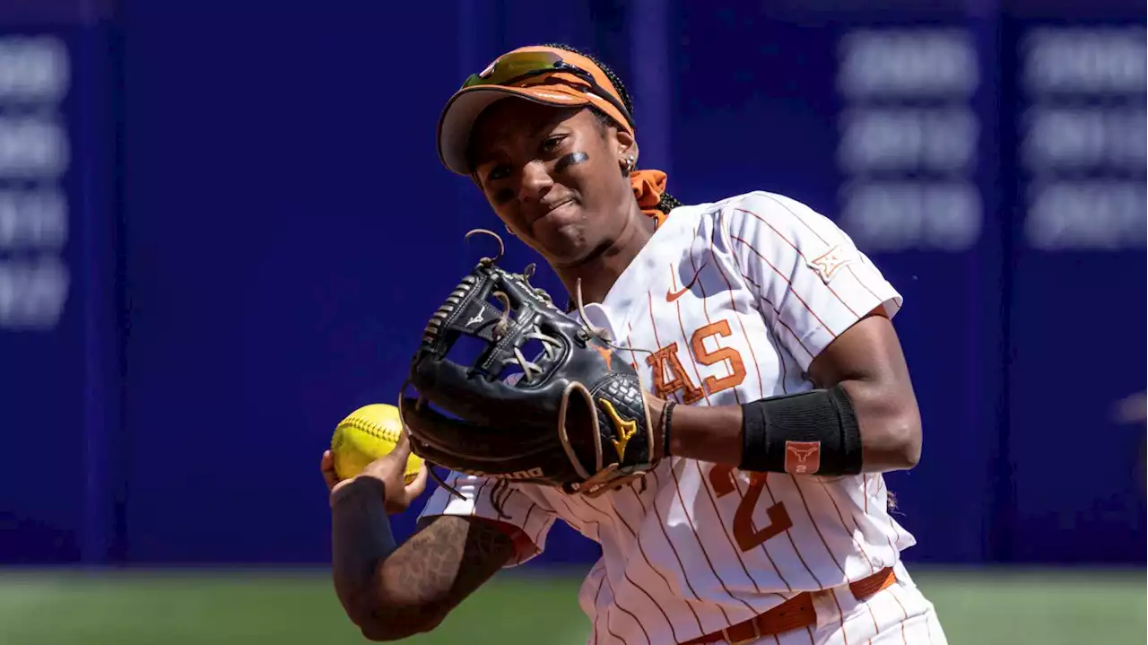 Texas rallies past Arkansas to force Game 3 in super regional