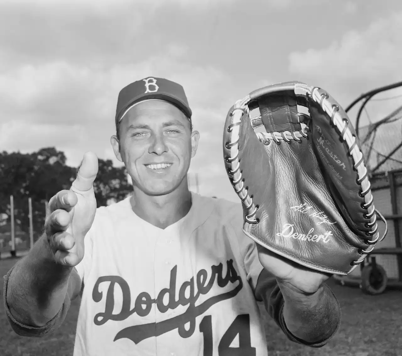 Dodgers to Retire Gil Hodges' No. 14 in June