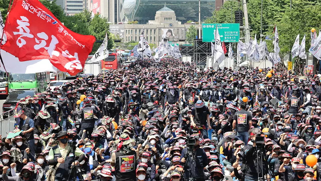 주말 도심 곳곳서 집회…화물연대 1만 2천여 명 총파업 결의