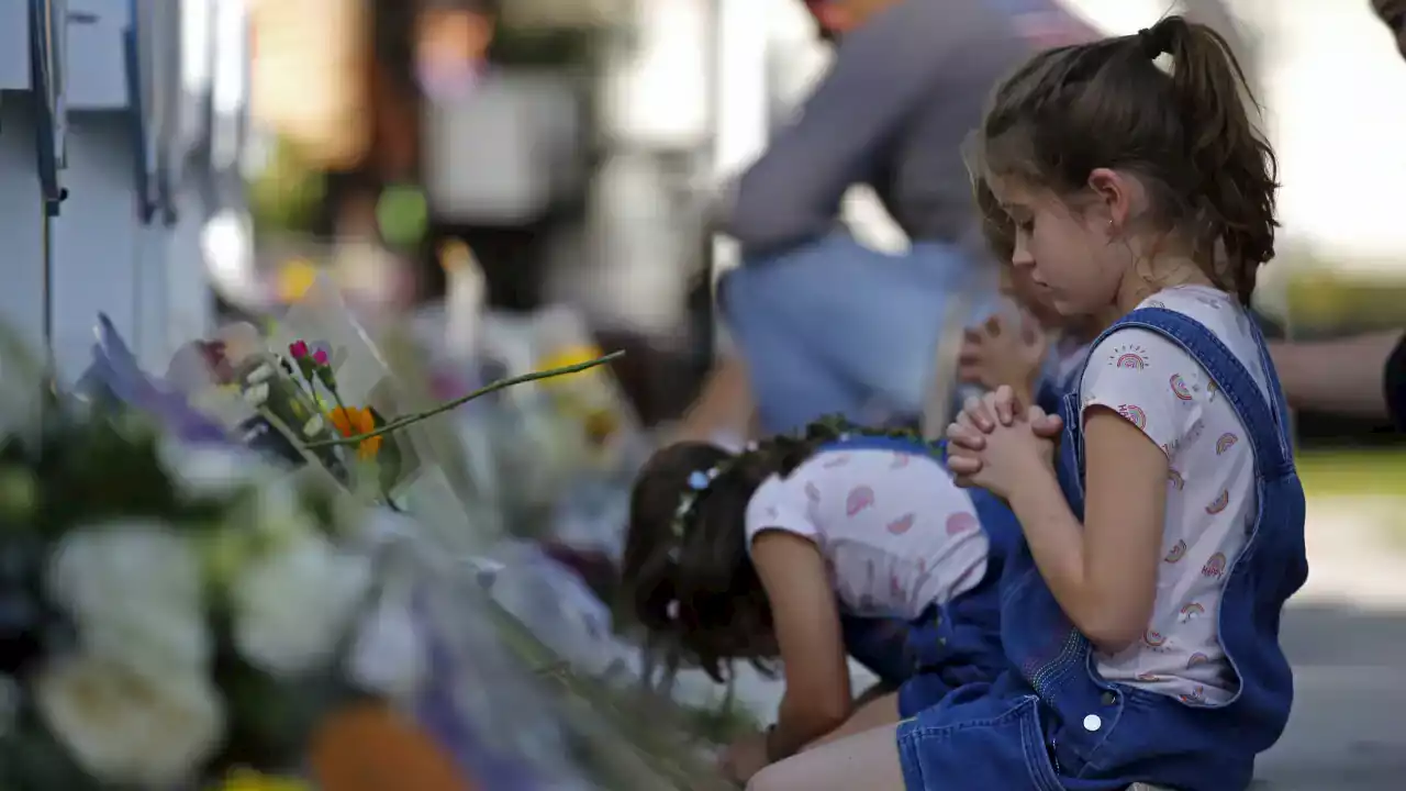 Police made 'wrong decision' waiting for backup as 21 people were killed in Texas primary school shooting