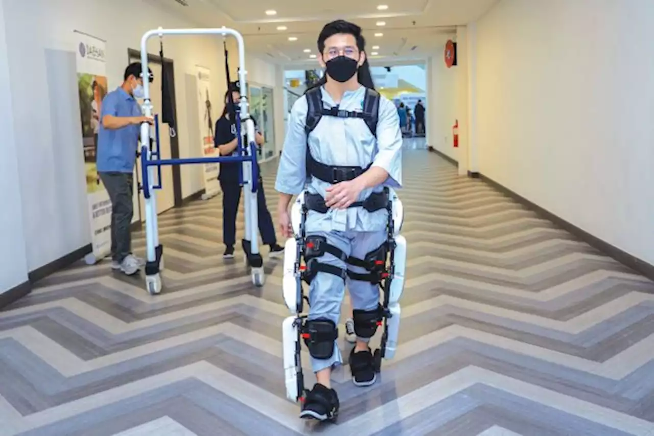 Robot eksoskeleton bantu pesakit lumpuh