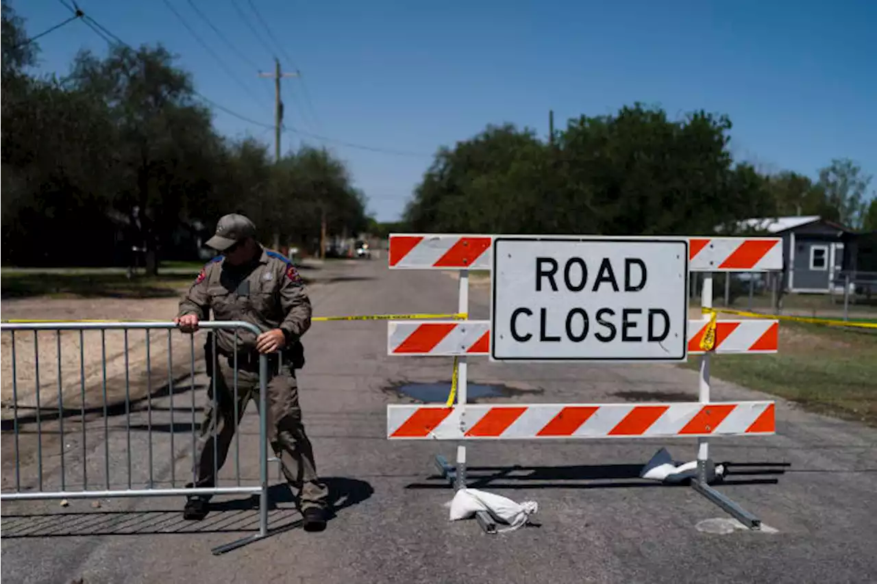 Officials: Texas shooter talked about guns in private chats