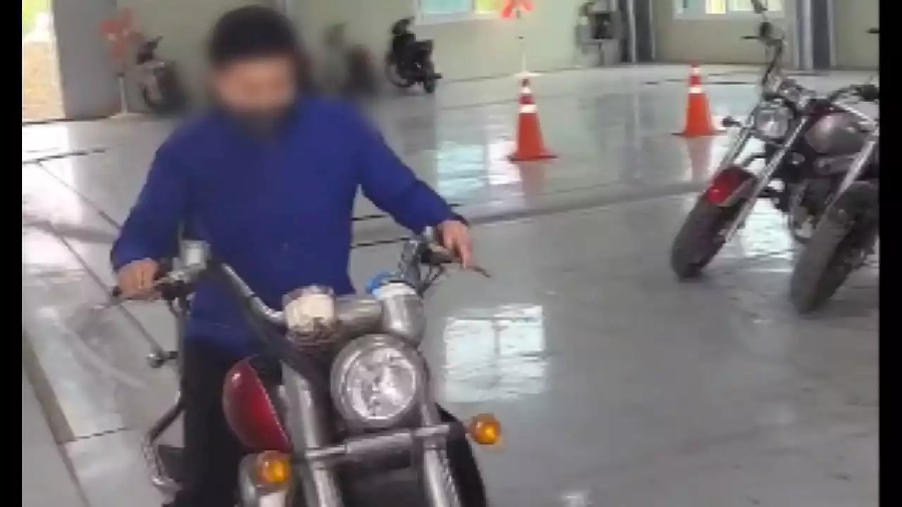 안전장비도 없고 보험도 안 되고...위험천만 무허가 오토바이 교습소