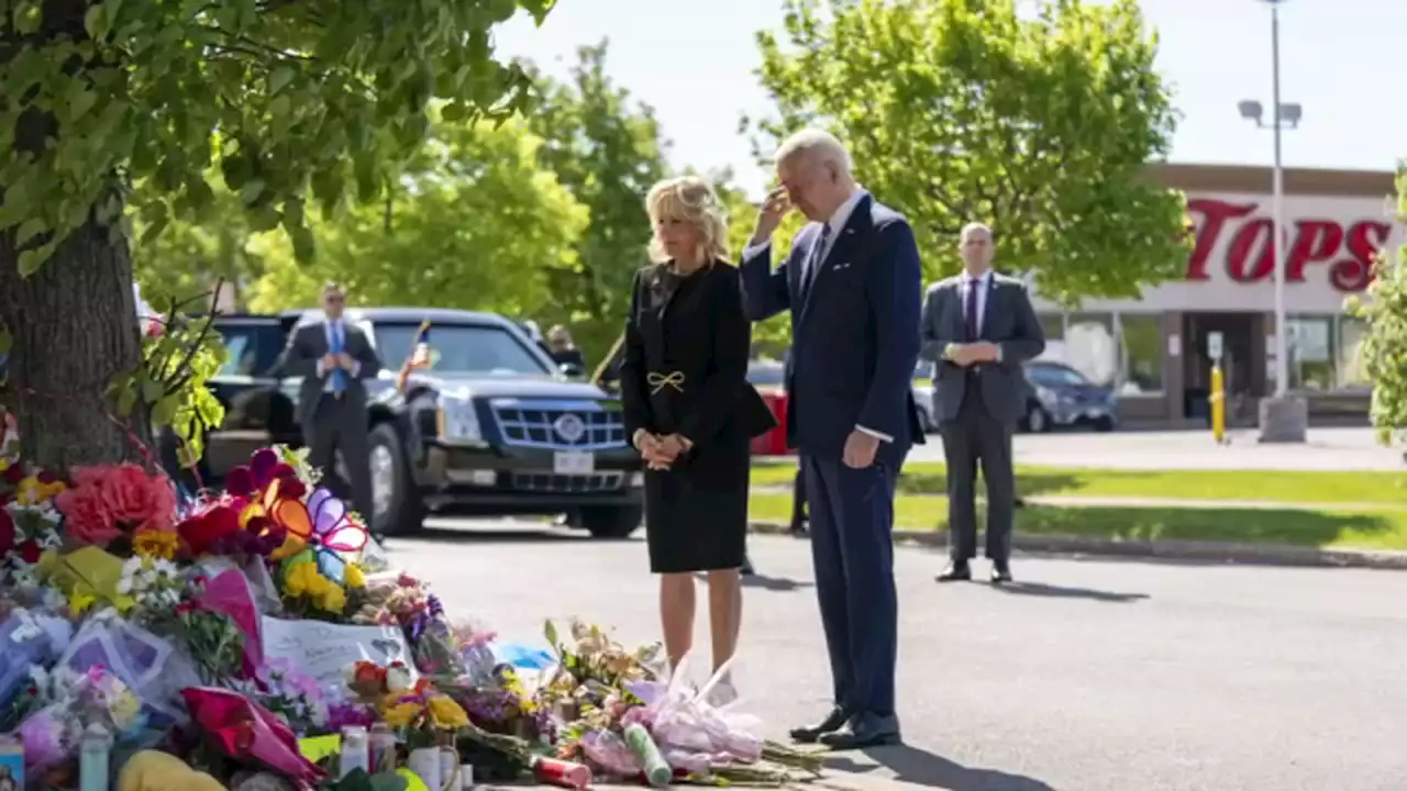 Pres. Biden and first lady travel to Uvalde to honor victims of shooting at Robb Elementary