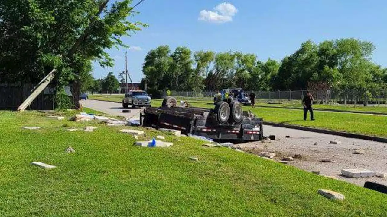 Over 3K CenterPoint customers were out of power after a trailer struck a light pole