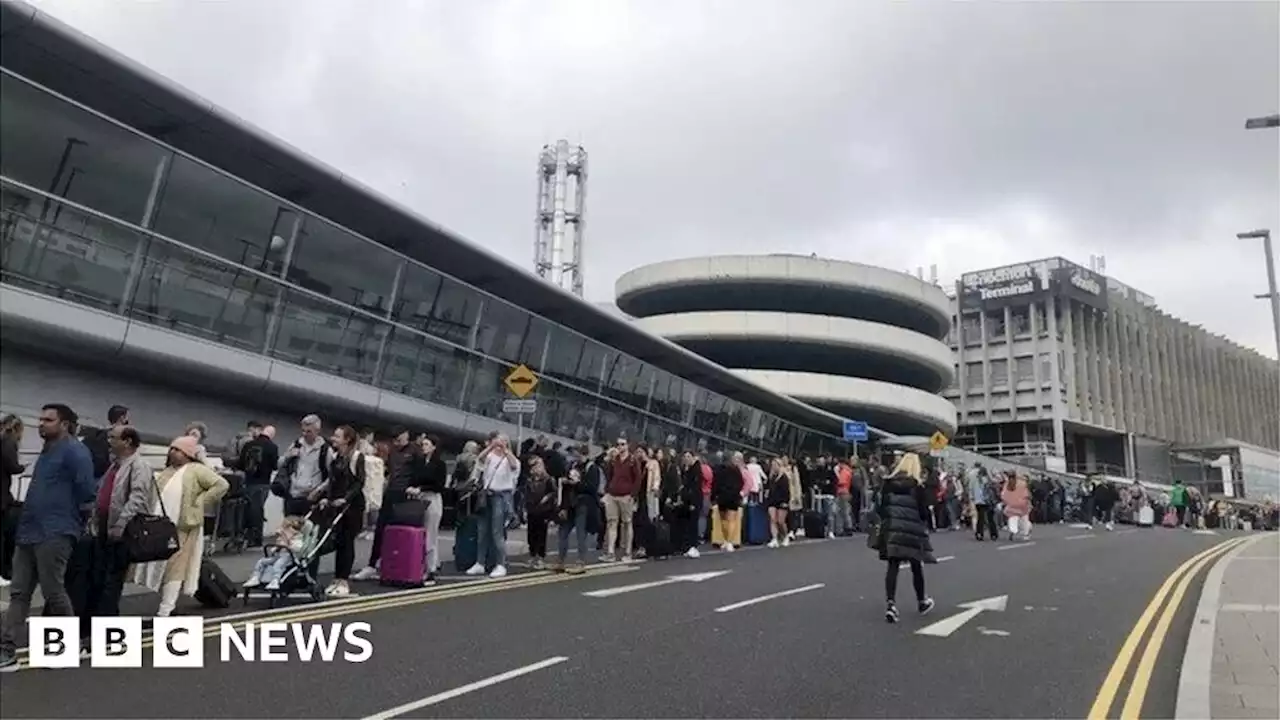 Dublin Airport warns passengers may miss flights due to queues