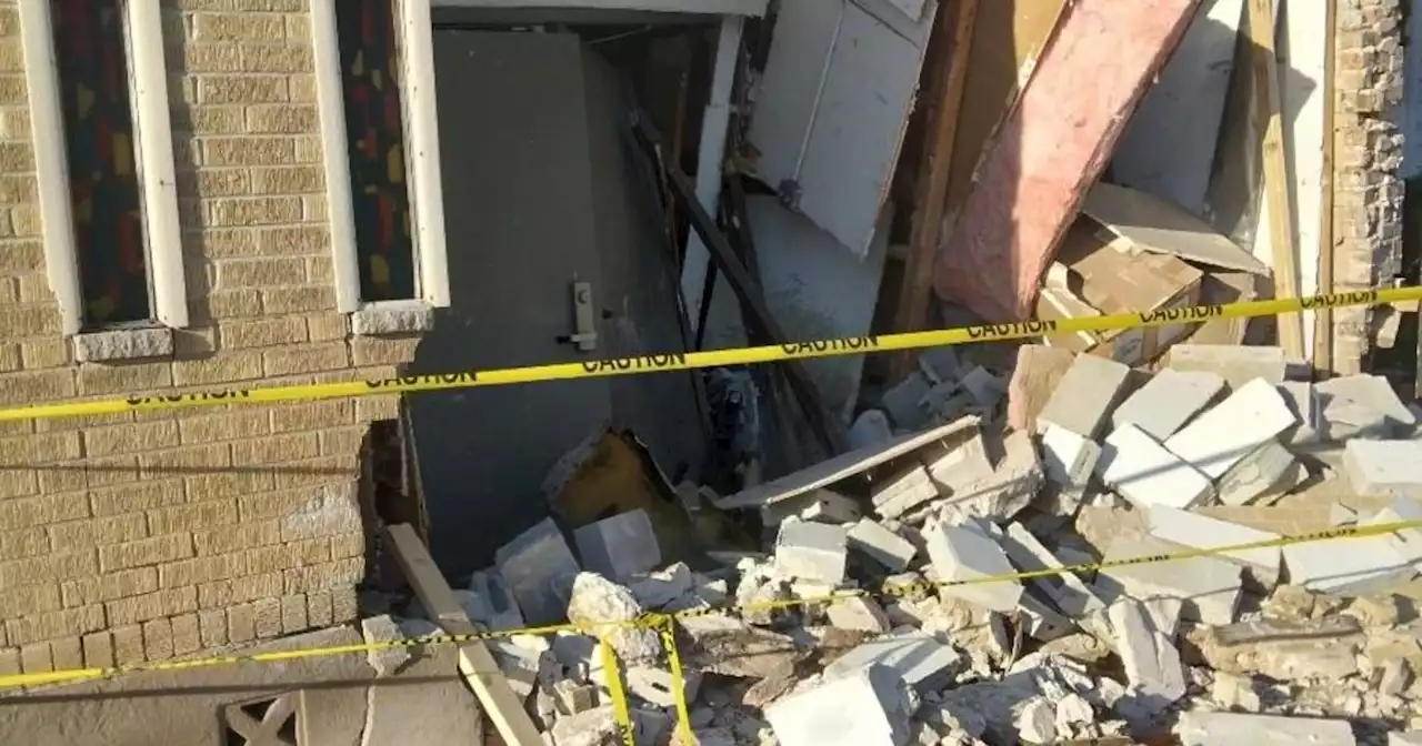 Man dies after crashing vehicle into building in Washington Heights