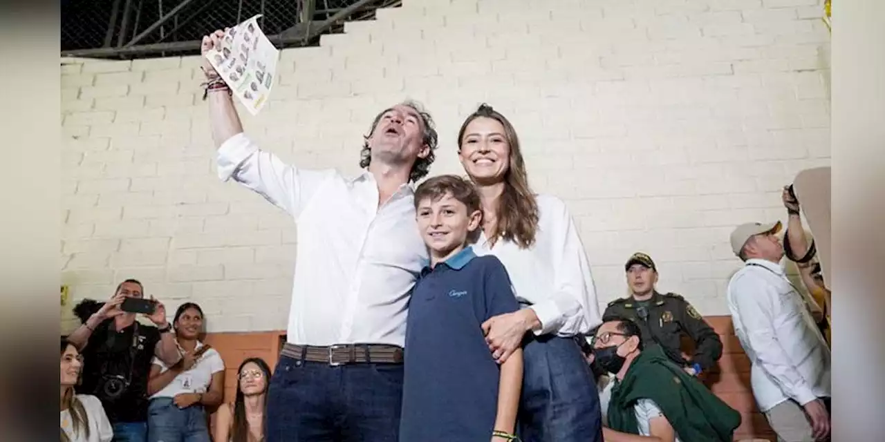 Federico Gutiérrez votó en el INEM José Félix Restrepo de Medellín