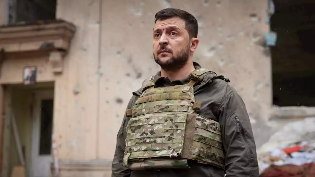 Ukraine and Russia battle in the east as Zelenskyy visits front line