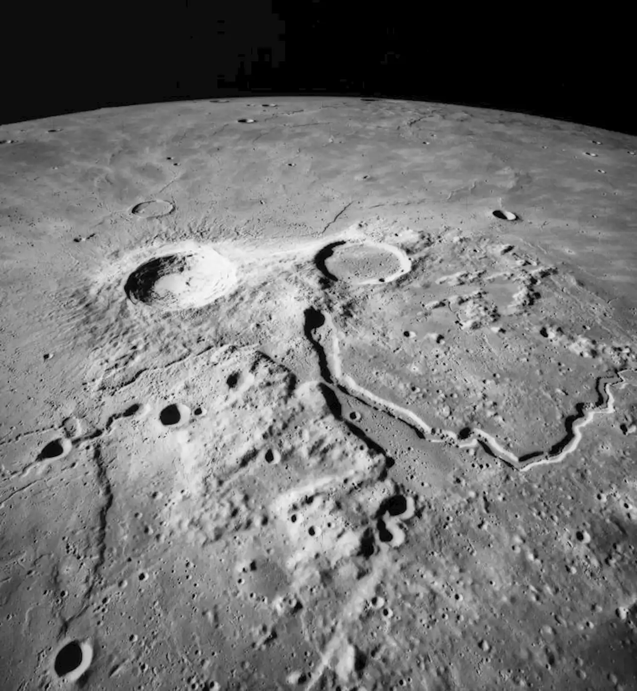 Ancient volcanoes could be a source of ice on the moon | Digital Trends