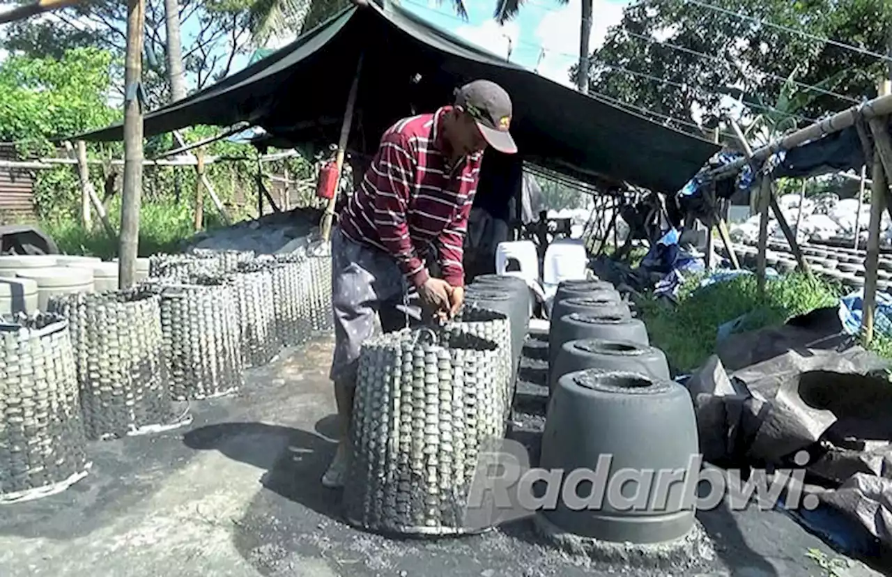 Musim Kemarau Tiba, Perajin Tungku Tradisional Perbanyak Stok