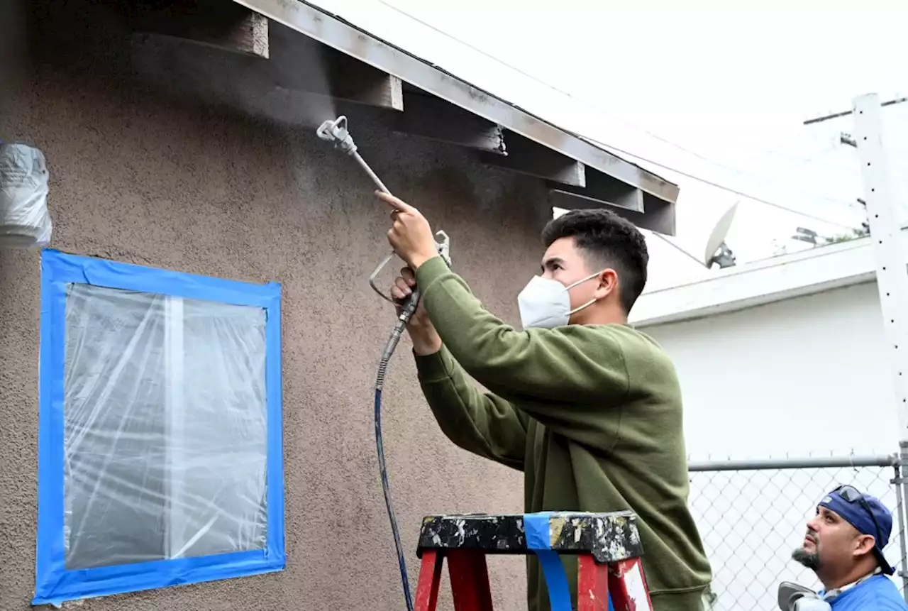 LA Fleet Week service members repair vet’s house via Habitat for Humanity program