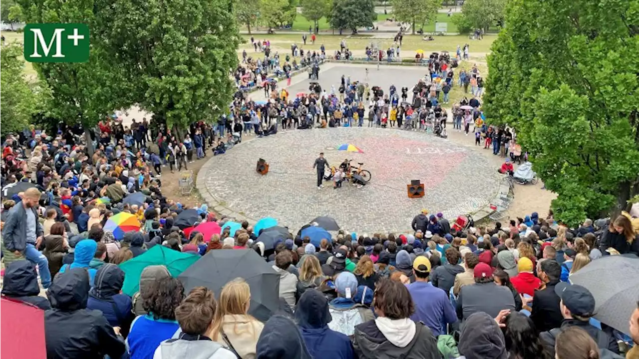 Karaoke im Mauerpark voller Erfolg - trotz leichten Regens