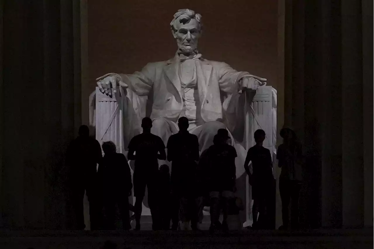 On its 100th birthday, the Lincoln Memorial still beckons a nation divided