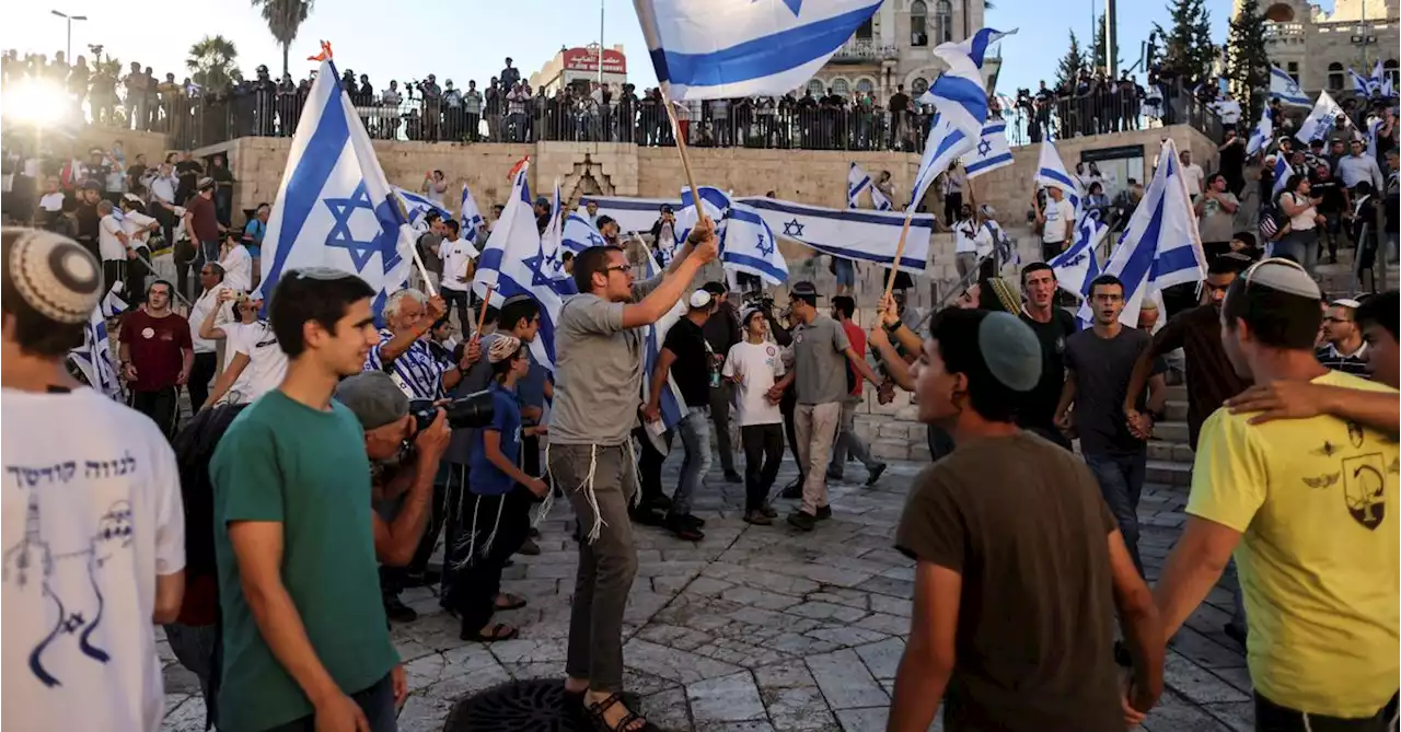 Clashes at Al-Aqsa mosque before contested Israeli flag march