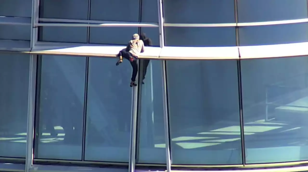 WATCH LIVE: Man free climbs 1,070-foot Salesforce Tower in San Francisco, taken into custody