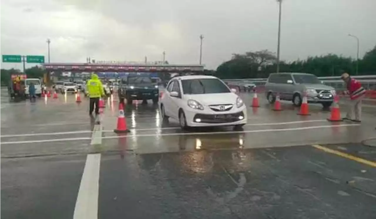 Kendaraan dari JORR Menuju MBZ dan Cikampek Antre 1 Km