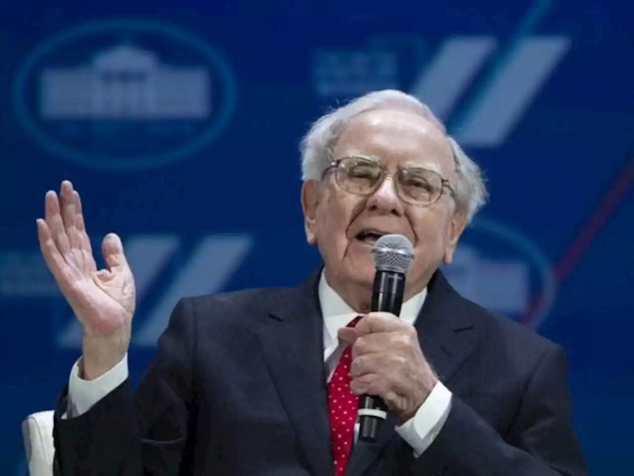 Sour Grapes: Warren Buffett Wouldn't Buy 'All of the Bitcoin in the World' for $25