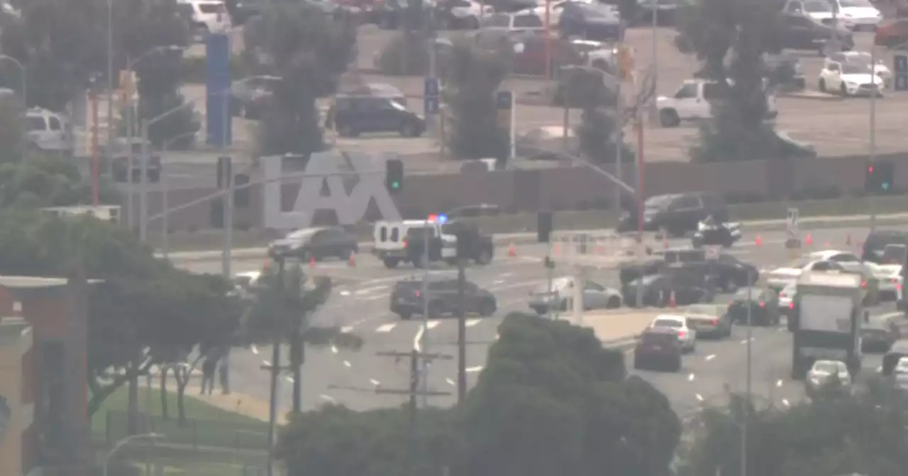 Water main breaks shuts down Sepulveda near LAX