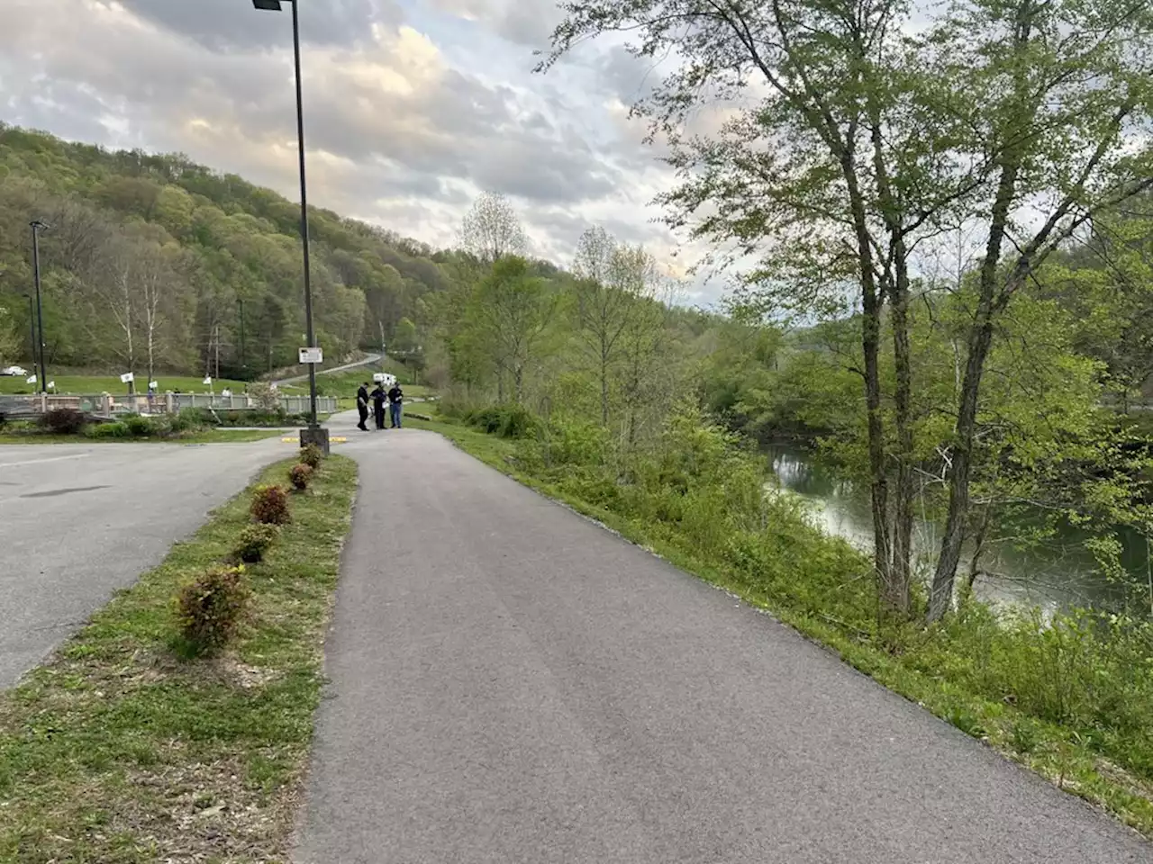 Cleveland woman, 8-year-old daughter die in murder-suicide after car crashes into WV river