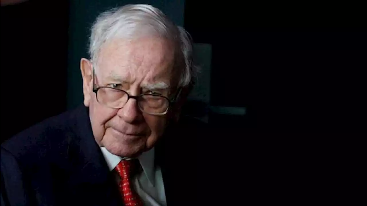 Begini Nasehat Warren Buffett Hadapi Hantu Inflasi