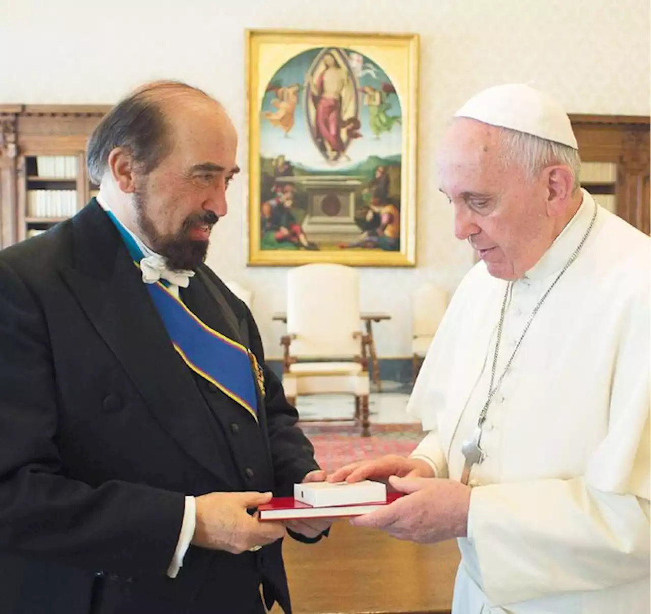 Lío de tierras involucra al exembajador de Colombia en el Vaticano, Guillermo Escobar