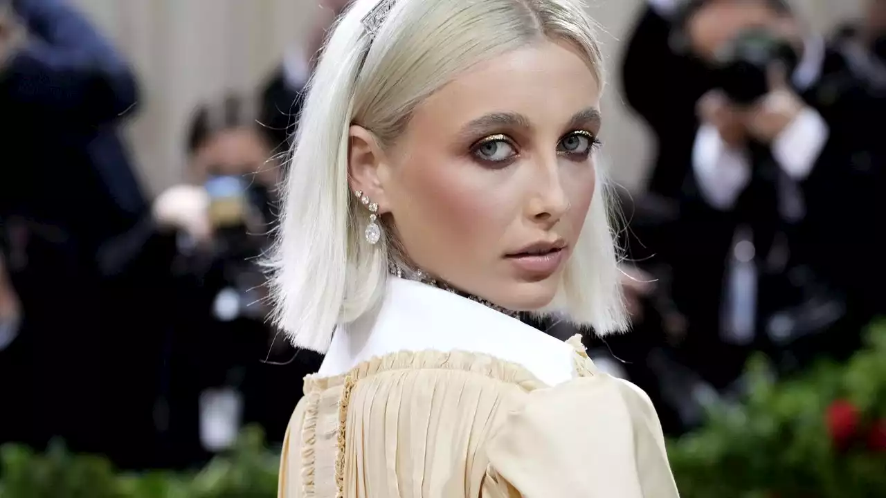 Emma Chamberlain wore a full tiara to the 2022 Met Gala