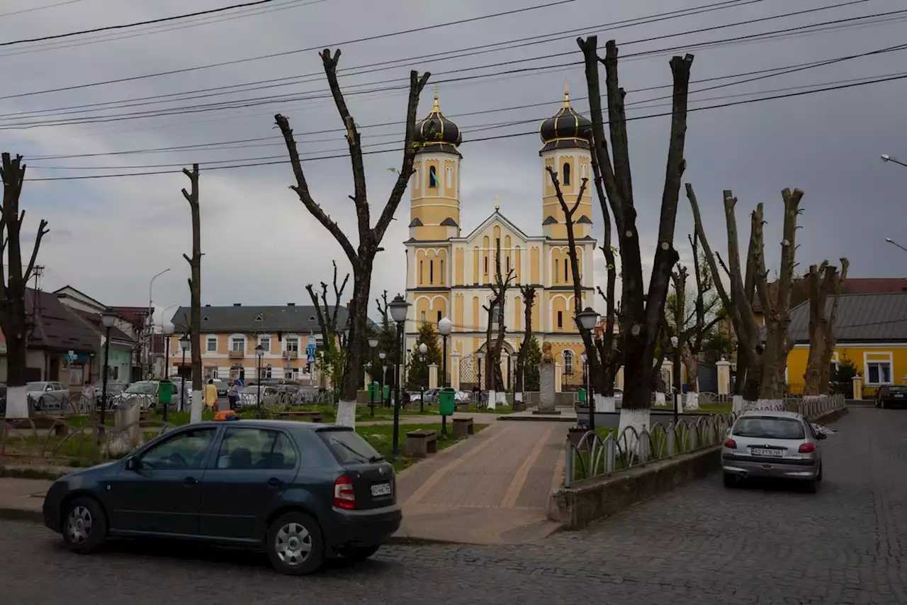 In the small Ukraine city Khust, a rare public display of dissent over war with Russia