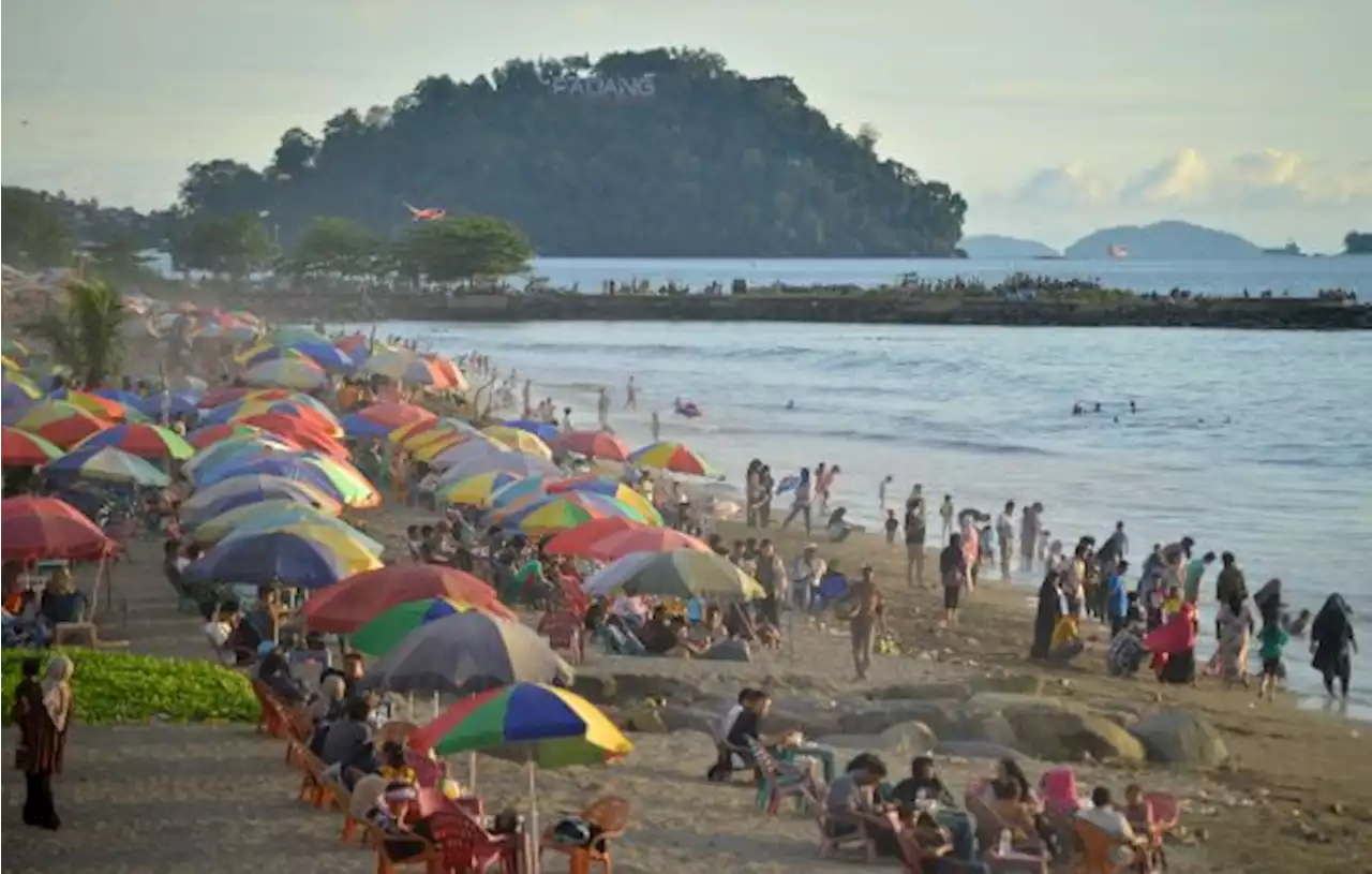 BPBD Awasi Ketat Pengunjung di Objek Wisata Pantai Padang