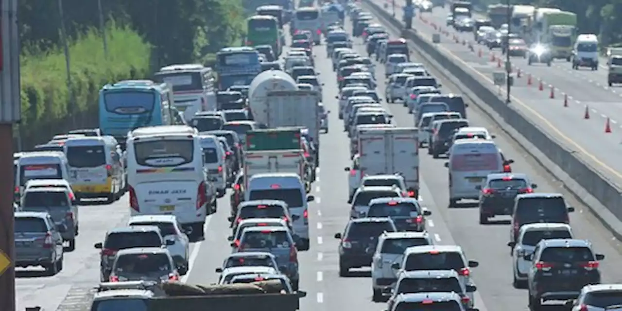 Macet, Jalan Layang Tol MBZ Arah ke Cikampek Kembali Ditutup | merdeka.com