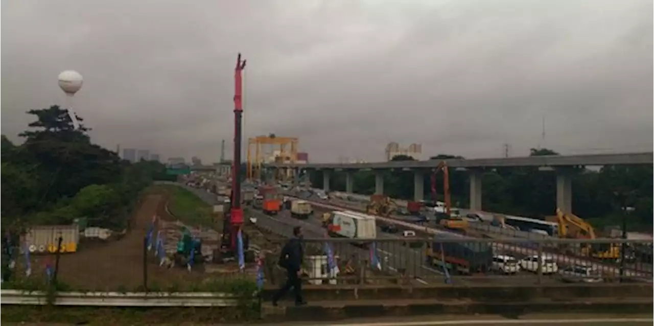 Tol Jakarta-Cikampek Masih Padat Hari Kedua Lebaran | merdeka.com