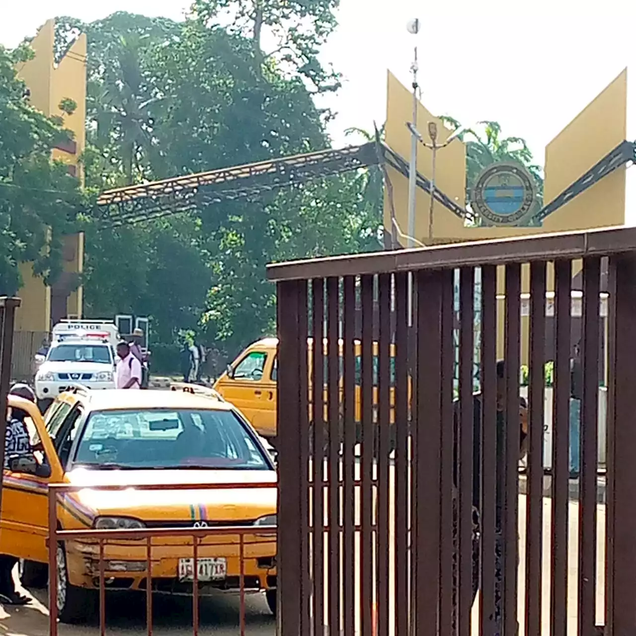 ASUU strike: Tight security presence at UNILAG gate as students plan protest
