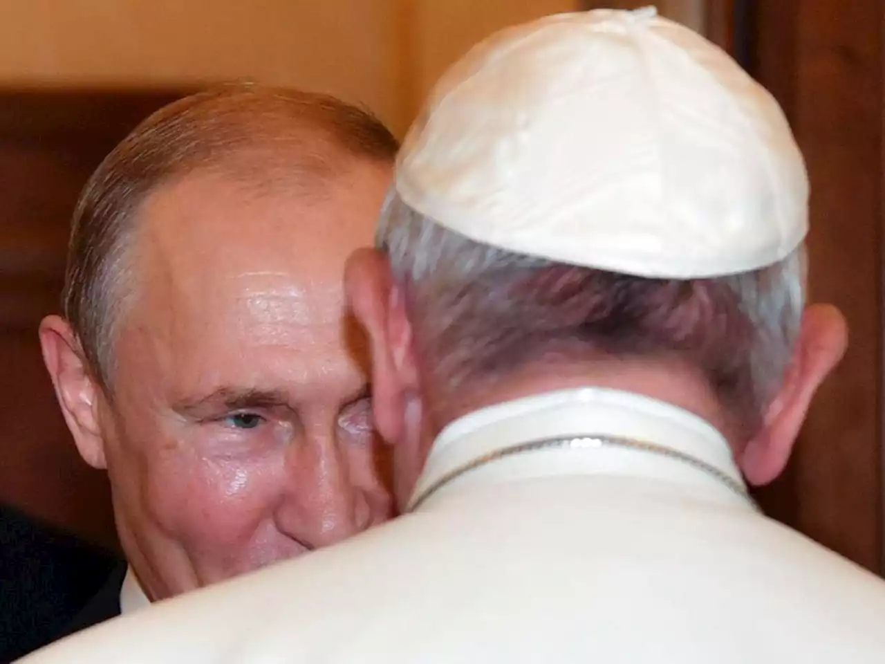 Pope Francis says he'd like to travel to Moscow for a one-on-one 'if Putin would only open a door'