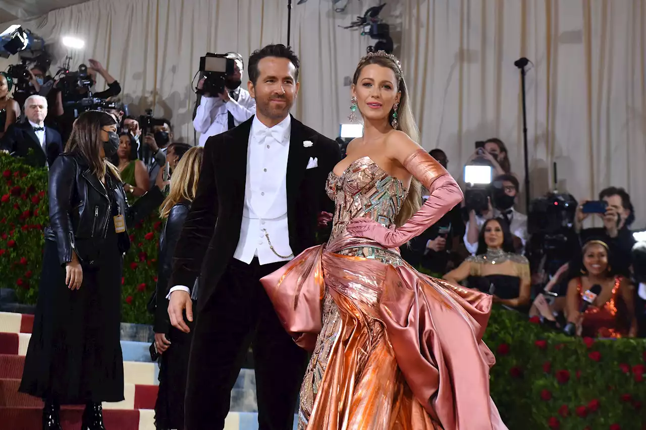 Watch: First 2022 Met Gala Red Carpet Arrivals Bring ‘Gilded Glamour' to UES