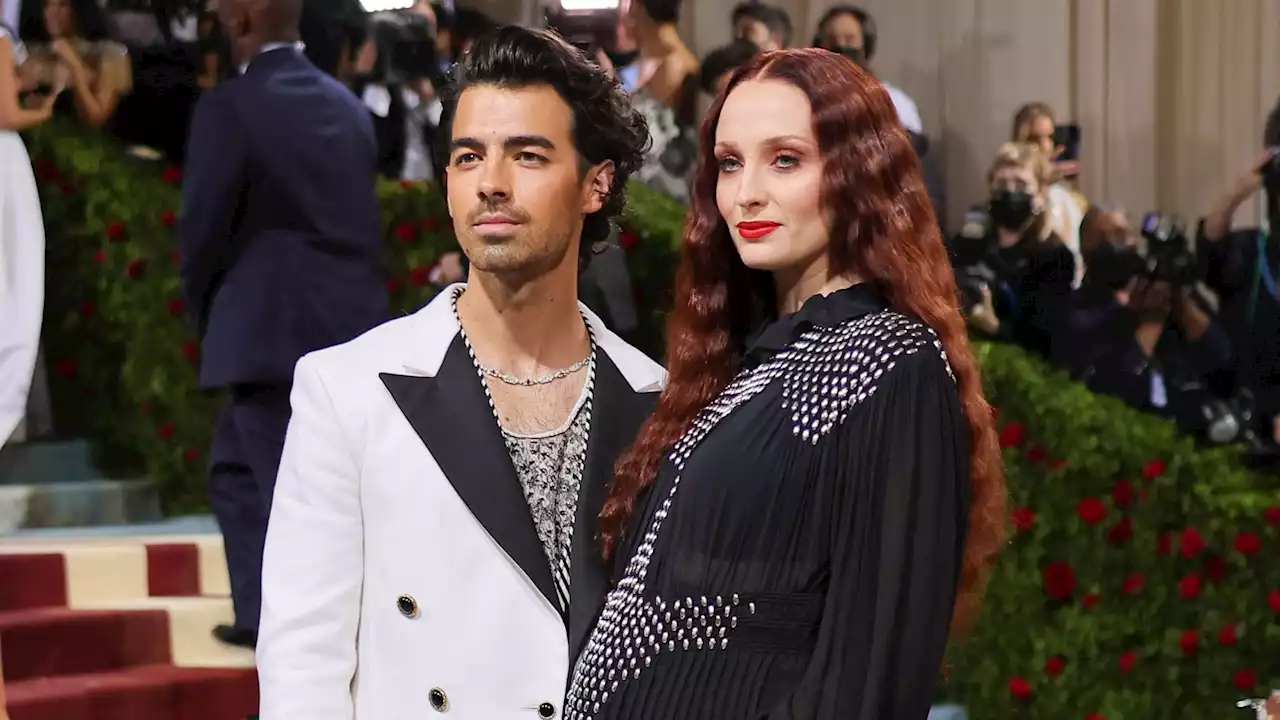 Joe Jonas und schwangere Sophie Turner strahlen auf Met Gala