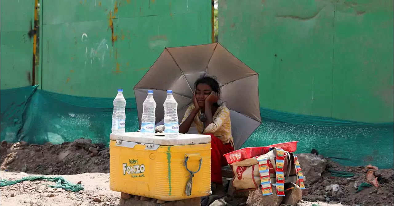 Extreme heat kills at least 25 in India's Maharashtra state